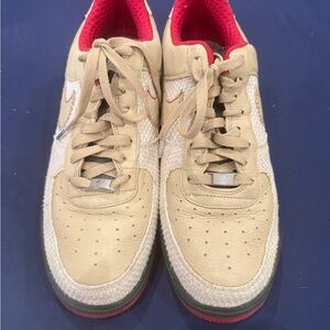 Men's Nike Air Force Sneakers in Beige with Red Lining